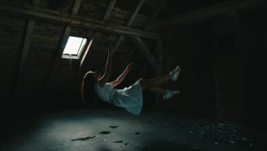 تفسير حلم السقوط من مكان مرتفع