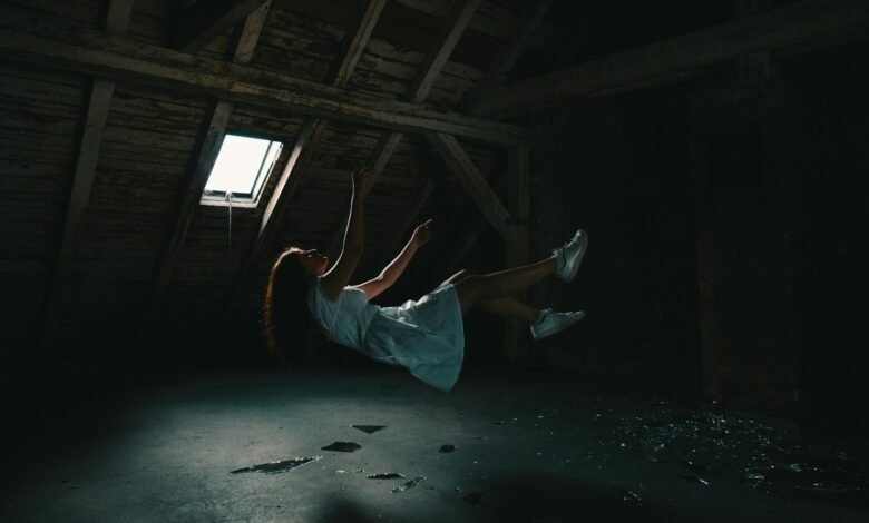 تفسير حلم السقوط من مكان مرتفع