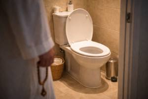 cleaning-bathroom-dream حلم دخول الحمام تنظيف الحمام في المنام يدل على التوبة وزوال الهموم