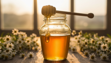 رؤية العسل في المنام ترمز إلى الرزق الحلال والخير والبركة في حياة الحالم